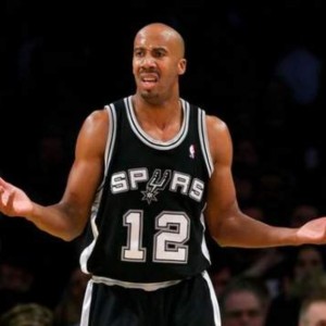 25岁才进入NBA，30岁成首发，生涯才6+2+1，却被退役了球衣！