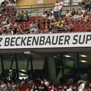 觉得德超杯没意义，斯图加特和拜仁部分球迷进行了抗议